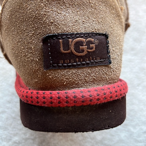 UGG RARE Classic Short US 7 with Red cable trim - Excellent Condition - Picture 14 of 16